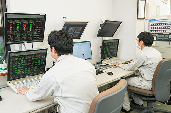 写真：中央制御室